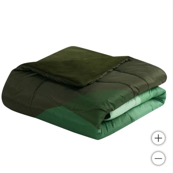 Below Zero Wearable Outdoor Blanket With Plush Interior